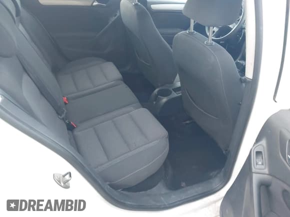 ✅ 2010 Volkswagen Golf • VIN: WVWDB7AJ6AW406990 • Lot: 41506320. Listed on IAAI with 152,692 mi. Free auction sales archive from the USA and detailed vehicle history report at DreamBid. Image 8.