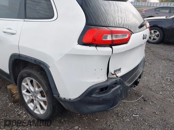 ✅ 2014 Jeep Cherokee Latitude • VIN: 1C4PJLCS5EW321191 • Lot: 43887992. Wystawiony na IAAI z przebiegiem 207 825 mil. Bezpłatny archiwum sprzedaży aukcyjnych z USA i szczegółowy raport historii pojazdu na DreamBid. Zdjęcie 6.