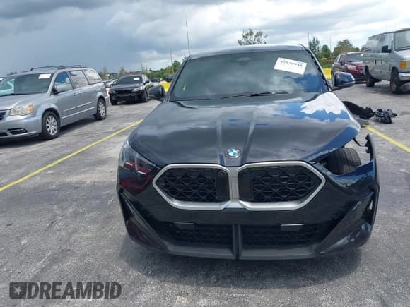 ✅ 2025 BMW X2 xDrive28i • VIN: WBX63GM02S5089079 • Lot: 42970948. Wystawiony na IAAI z przebiegiem 13 840 mil. Bezpłatny archiwum sprzedaży aukcyjnych z USA i szczegółowy raport historii pojazdu na DreamBid. Zdjęcie 13.
