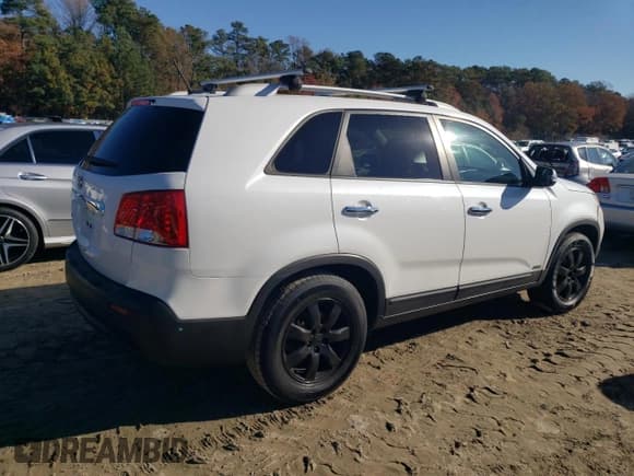 ✅ 2013 Kia Sorento LX • VIN: 5XYKTDA26DG338347 • Лот: 91383575. Опубликован ранее на Copart с пробегом 151 795 миль. Бесплатный доступ к архиву аукционных продаж из США и подробный отчёт об истории автомобиля на DreamBid. Изображение 3.