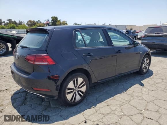 ✅ 2018 Volkswagen Golf SEL Premium • VIN: WVWPR7AU8JW912890 • Lot: 64443005. Wystawiony na Copart z przebiegiem 15 364 mil. Bezpłatny archiwum sprzedaży aukcyjnych z USA i szczegółowy raport historii pojazdu na DreamBid. Zdjęcie 3.