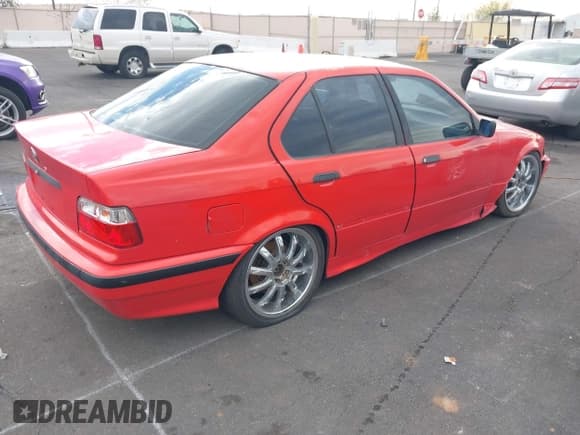 ✅ 1992 BMW 3 Series • VIN: WBACB4319NFF89279 • Лот: 43693937. Опубликован ранее на IAAI с пробегом 147 954 миль. Бесплатный доступ к архиву аукционных продаж из США и подробный отчёт об истории автомобиля на DreamBid. Изображение 4.