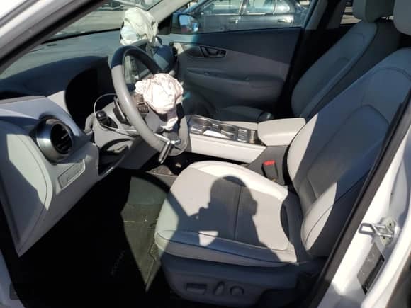 2019 Hyundai Kona Limited с VIN KM8K33AG9KU024222, выставлен на аукционе Copart как лот 86845855 с пробегом 95 808 миль миль и Списание • Salvage title. История ставок и продаж доступна на DreamBid. Изображение 7.