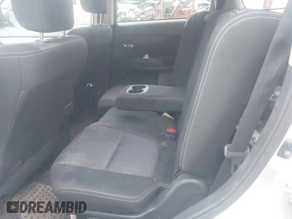 2018 Mitsubishi Outlander ES z VIN JA4AZ3A38JZ057722, wystawiony jako IAAI lot #43123067 z przebiegiem 82 060 mil mil oraz . Historia ofert i sprzedaży dostępna na DreamBid. Obrazek 8.