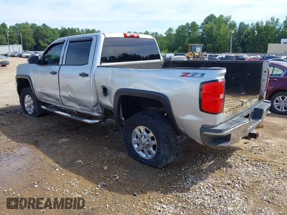 ✅ 2015 Chevrolet Silverado 2500HD LT • VIN: 1GC1KVE88FF156755 • Lot: 43061880. Listed on IAAI with 240,165 mi. Free auction sales archive from the USA and detailed vehicle history report at DreamBid. Image 3.