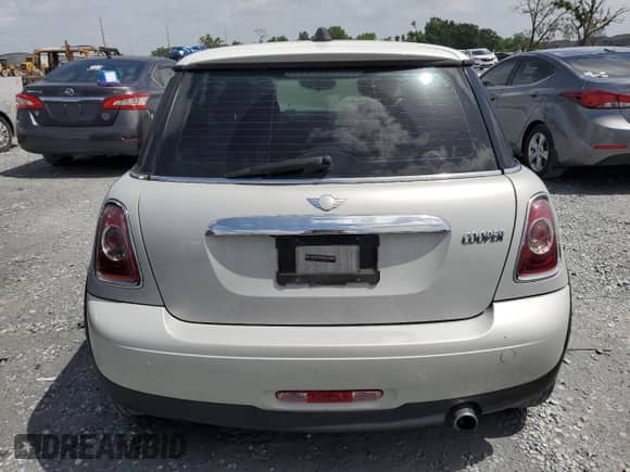 2012 MINI Hardtop с VIN WMWSU3C54CT186406, выставлен на аукционе Copart как лот 60940305 с пробегом 106 819 миль миль и Списание • Salvage title. История ставок и продаж доступна на DreamBid. Изображение 6.