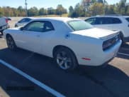 ✅ 2019 Dodge Challenger SXT • VIN: 2C3CDZAG4KH525230 • Lot: 43589020. Wystawiony na IAAI z przebiegiem Nie podano. Bezpłatny archiwum sprzedaży aukcyjnych z USA i szczegółowy raport historii pojazdu na DreamBid. Zdjęcie 3.