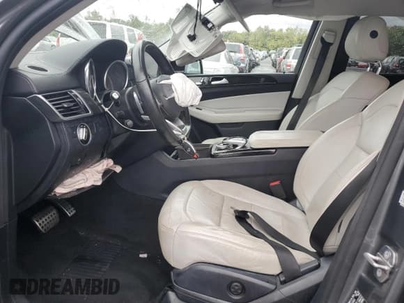 ✅ 2018 Mercedes-Benz GLE 43 AMG • VIN: 4JGDA6EB7JB129592 • Lot: 85482935. Wystawiony na Copart z przebiegiem 70 326 mil. Bezpłatny archiwum sprzedaży aukcyjnych z USA i szczegółowy raport historii pojazdu na DreamBid. Zdjęcie 7.