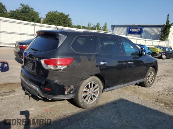 ✅ 2016 Nissan Pathfinder SV • VIN: 5N1AR2MN5GC646330 • Lot: 69516555. Listed on Copart with 137,364 mi. Free auction sales archive from the USA and detailed vehicle history report at DreamBid. Image 3.
