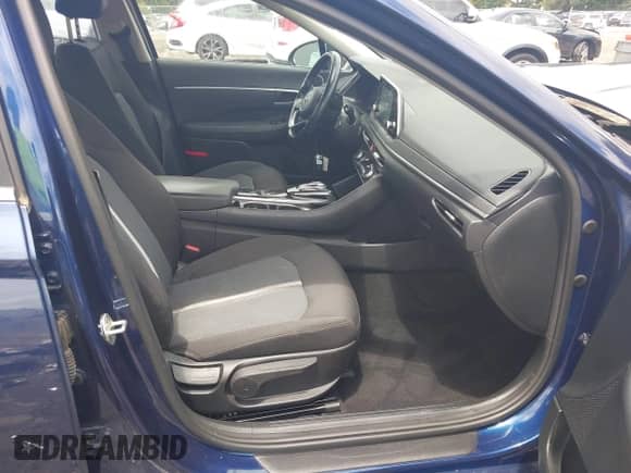 2020 Hyundai Sonata SEL z VIN 5NPEF4JA9LH054987, wystawiony jako IAAI lot #42982048 z przebiegiem 76 550 mil mil oraz . Historia ofert i sprzedaży dostępna na DreamBid. Obrazek 5.