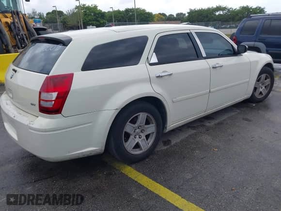 2005 Dodge Magnum SE с VIN 2D4FV48V55H680003, выставлен на аукционе IAAI как лот 41720084 с пробегом 239 029 миль миль и . История ставок и продаж доступна на DreamBid. Изображение 4.
