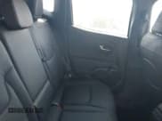 ✅ 2021 Jeep Renegade Limited • VIN: ZACNJDD13MPM27926 • Lot: 42226469. Wystawiony na IAAI z przebiegiem 30 271 mil. Bezpłatny archiwum sprzedaży aukcyjnych z USA i szczegółowy raport historii pojazdu na DreamBid. Zdjęcie 8.