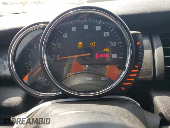 ✅ 2016 MINI Convertible • VIN: WMWWG5C54G3C19062 • Lot: 53077555. Wystawiony na Copart z przebiegiem 66 686 mil. Bezpłatny archiwum sprzedaży aukcyjnych z USA i szczegółowy raport historii pojazdu na DreamBid. Zdjęcie 9.