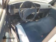 ✅ 1990 Toyota Pickup • VIN: JT4RN81A9L5071980 • Lot: 63795355. Wystawiony na Copart z przebiegiem 189 781 mil. Bezpłatny archiwum sprzedaży aukcyjnych z USA i szczegółowy raport historii pojazdu na DreamBid. Zdjęcie 8.