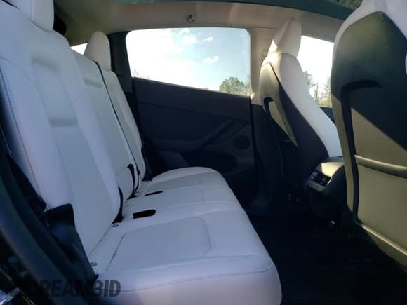 ✅ 2024 Tesla Model Y Long Range • VIN: 7SAYGDEE5RF150570 • Лот: 52686685. Опубликован ранее на Copart с пробегом 4 015 миль. Бесплатный доступ к архиву аукционных продаж из США и подробный отчёт об истории автомобиля на DreamBid. Изображение 10.