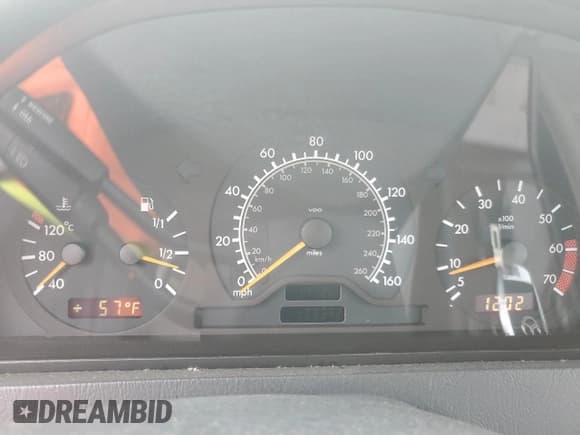 ✅ 1999 Mercedes-Benz C 230/260/280/320 • VIN: WDBHA24G6XA731036 • Lot: 43178165. Wystawiony na Copart z przebiegiem Nie podano. Bezpłatny archiwum sprzedaży aukcyjnych z USA i szczegółowy raport historii pojazdu na DreamBid. Zdjęcie 9.