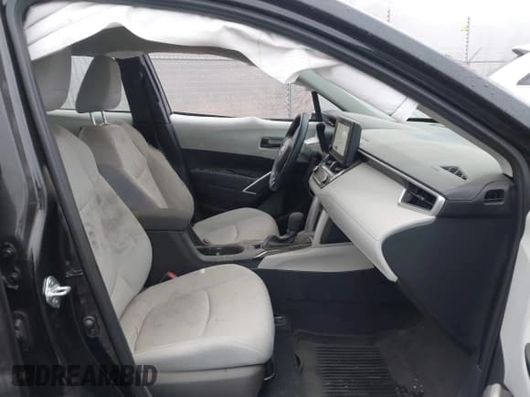 ✅ 2024 Toyota Corolla Cross L • VIN: 7MUAAAAG6RV088975 • Lot: 40961188. Listed on IAAI with 4,204 mi. Free auction sales archive from the USA and detailed vehicle history report at DreamBid. Image 5.