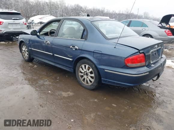 2004 Hyundai Sonata GLS z VIN KMHWF35H74A995106, wystawiony jako IAAI lot #41478439 z przebiegiem 212 914 mil mil oraz . Historia ofert i sprzedaży dostępna na DreamBid. Obrazek 3.