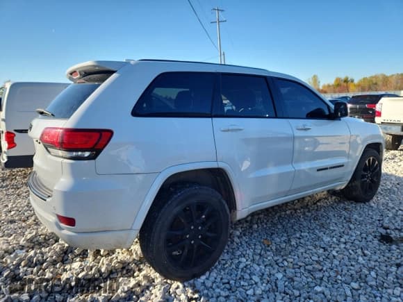 ✅ 2018 Jeep Grand Cherokee Altitude • VIN: 1C4RJFAG7JC334187 • Lot: 87098305. Wystawiony na Copart z przebiegiem 142 493 mil. Bezpłatny archiwum sprzedaży aukcyjnych z USA i szczegółowy raport historii pojazdu na DreamBid. Zdjęcie 3.