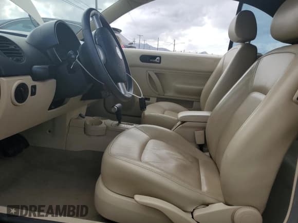 ✅ 2003 Volkswagen Beetle GLS • VIN: 3VWCD21Y53M330250 • Lot: 84288335. Listed on Copart with 64,282 mi. Free auction sales archive from the USA and detailed vehicle history report at DreamBid. Image 7.