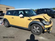 ✅ 2009 MINI Hardtop • VIN: WMWMF33529TU71553 • Лот: 92333375. Опубликован ранее на Copart с пробегом 120 147 миль. Бесплатный доступ к архиву аукционных продаж из США и подробный отчёт об истории автомобиля на DreamBid. Изображение 4.