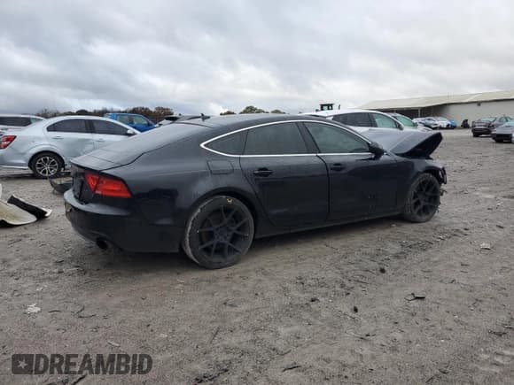 ✅ 2014 Audi A7 Premium Plus • VIN: WAUWGAFC9EN072724 • Lot: 90604275. Wystawiony na Copart z przebiegiem 177 729 mil. Bezpłatny archiwum sprzedaży aukcyjnych z USA i szczegółowy raport historii pojazdu na DreamBid. Zdjęcie 3.