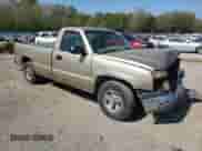 2004 Chevrolet Silverado 1500 LS z VIN 1GCEC14V54Z118877, wystawiony jako Copart lot #74352114 z przebiegiem 103 253 mil mil oraz Szkoda całkowita • Salvage title. Historia ofert i sprzedaży dostępna na DreamBid. Obrazek 4.