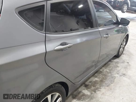✅ 2015 Hyundai Accent Sport • VIN: KMHCU5AE7FU225294 • Lot: 42523561. Wystawiony na IAAI z przebiegiem 147 988 mil. Bezpłatny archiwum sprzedaży aukcyjnych z USA i szczegółowy raport historii pojazdu na DreamBid. Zdjęcie 12.