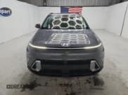 ✅ 2025 Hyundai Kona SEL • VIN: KM8HB3AB8SU212246 • Lot: 90502825. Wystawiony na Copart z przebiegiem 26 522 mil. Bezpłatny archiwum sprzedaży aukcyjnych z USA i szczegółowy raport historii pojazdu na DreamBid. Zdjęcie 5.