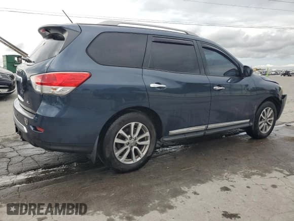 ✅ 2016 Nissan Pathfinder SV • VIN: 5N1AR2MN4GC641913 • Lot: 82155775. Listed on Copart with 173,165 mi. Free auction sales archive from the USA and detailed vehicle history report at DreamBid. Image 3.