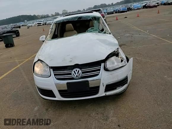 ✅ 2009 Volkswagen Jetta SE • VIN: 3VWRM71K19M095972 • Лот: 93113255. Опубликован ранее на Copart с пробегом 95 139 миль. Бесплатный доступ к архиву аукционных продаж из США и подробный отчёт об истории автомобиля на DreamBid. Изображение 14.