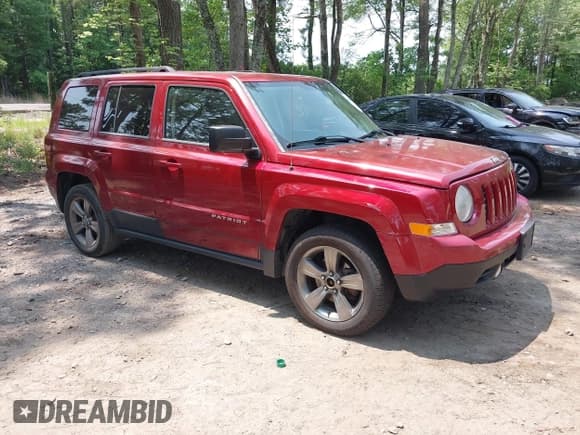 ✅ 2014 Jeep Patriot Latitude • VIN: 1C4NJPFA7ED667160 • Lot: 42396485. Wystawiony na IAAI z przebiegiem 110 490 mil. Bezpłatny archiwum sprzedaży aukcyjnych z USA i szczegółowy raport historii pojazdu na DreamBid. Zdjęcie 1.