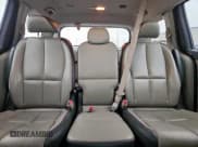 ✅ 2015 Kia Sedona SX • VIN: KNDMC5C10F6051059 • Lot: 83985655. Wystawiony na Copart z przebiegiem 211 017 mil. Bezpłatny archiwum sprzedaży aukcyjnych z USA i szczegółowy raport historii pojazdu na DreamBid. Zdjęcie 10.