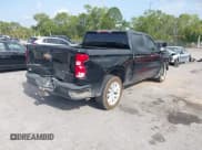 ✅ 2022 Chevrolet Silverado 1500 Custom • VIN: 3GCPYBEK5NG176980 • Lot: 41860805. Wystawiony na IAAI z przebiegiem 104 807 mil. Bezpłatny archiwum sprzedaży aukcyjnych z USA i szczegółowy raport historii pojazdu na DreamBid. Zdjęcie 4.