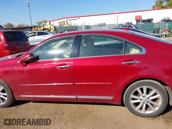 ✅ 2010 Lexus ES 330 • VIN: JTHBK1EG1A2351454 • Lot: 43550053. Listed on IAAI with 185,852 mi. Free auction sales archive from the USA and detailed vehicle history report at DreamBid. Image 14.