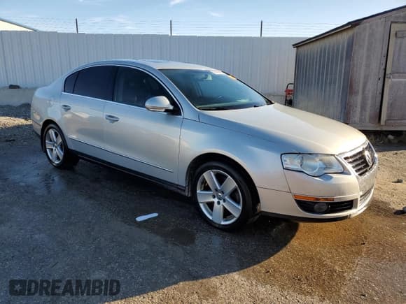 ✅ 2009 Volkswagen Passat Komfort • VIN: WVWJK73C19E004393 • Lot: 90436465. Wystawiony na Copart z przebiegiem 196 101 mil. Bezpłatny archiwum sprzedaży aukcyjnych z USA i szczegółowy raport historii pojazdu na DreamBid. Zdjęcie 4.