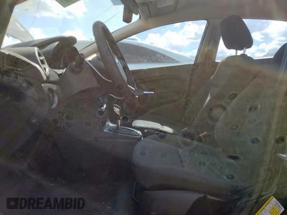 ✅ 2014 Ford Fiesta S • VIN: 3FADP4AJ1EM240440 • Lot: 82131255. Wystawiony na Copart z przebiegiem 198 614 mil. Bezpłatny archiwum sprzedaży aukcyjnych z USA i szczegółowy raport historii pojazdu na DreamBid. Zdjęcie 7.