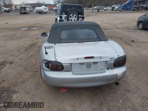 ✅ 2000 Mazda MX-5 Miata • VIN: JM1NB3531Y0143779 • Lot: 41460734. Listed on IAAI with 191,623 mi. Free auction sales archive from the USA and detailed vehicle history report at DreamBid. Image 16.