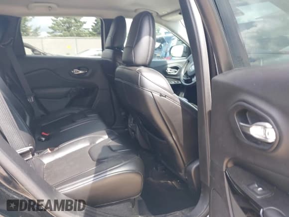 ✅ 2019 Jeep Cherokee Latitude Plus • VIN: 1C4PJMLB4KD294336 • Lot: 43047401. Listed on IAAI with 83,545 mi. Free auction sales archive from the USA and detailed vehicle history report at DreamBid. Image 8.