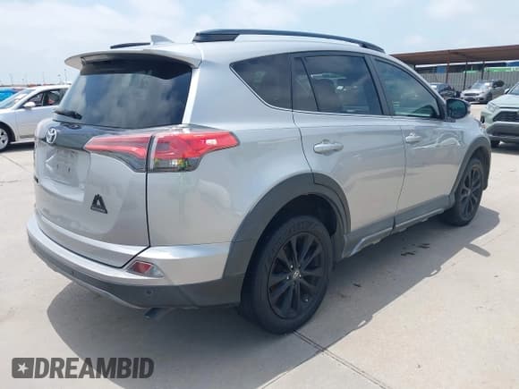 ✅ 2018 Toyota RAV4 XLE • VIN: 2T3RFREV6JW818232 • Lot: 42438512. Listed on IAAI with 97,882 mi. Free auction sales archive from the USA and detailed vehicle history report at DreamBid. Image 4.