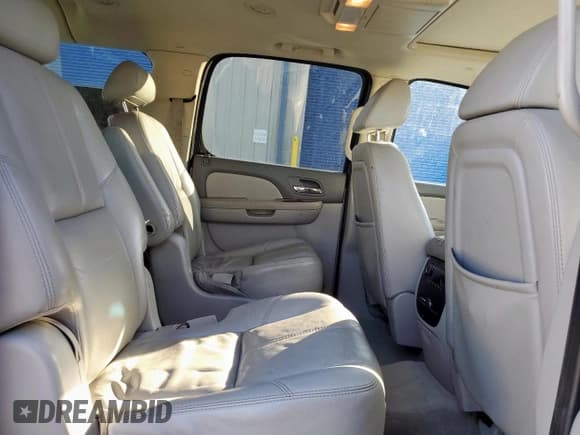 ✅ 2007 Chevrolet Suburban LT • VIN: 3GNFC16017G295458 • Лот: 91567665. Опубликован ранее на Copart с пробегом 274 111 миль. Бесплатный доступ к архиву аукционных продаж из США и подробный отчёт об истории автомобиля на DreamBid. Изображение 11.