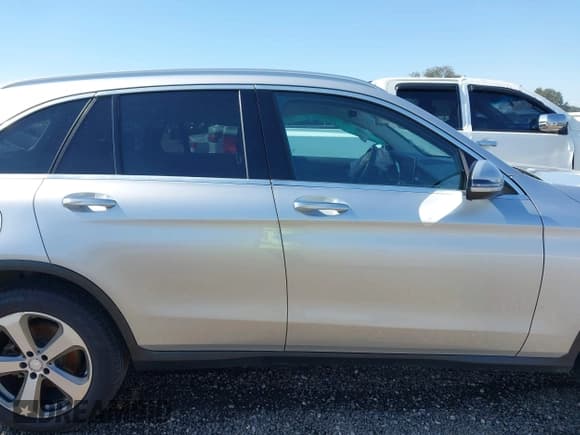 ✅ 2016 Mercedes-Benz GLC 300 • VIN: WDC0G4JB8GF108371 • Lot: 43674498. Listed on IAAI with 83,939 mi. Free auction sales archive from the USA and detailed vehicle history report at DreamBid. Image 13.