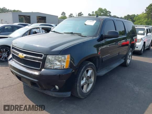 2014 Chevrolet Suburban LT z VIN 1GNSKJE72ER100836, wystawiony jako IAAI lot #42378709 z przebiegiem 365 946 mil mil oraz . Historia ofert i sprzedaży dostępna na DreamBid. Obrazek 2.