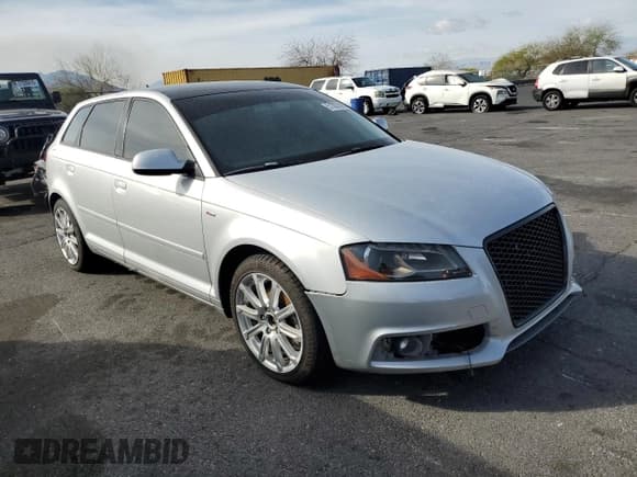 ✅ 2011 Audi A3 Premium Plus • VIN: WAUKEAFM9BA151018 • Лот: 51302095. Опубликован ранее на Copart с пробегом 104 228 миль. Бесплатный доступ к архиву аукционных продаж из США и подробный отчёт об истории автомобиля на DreamBid. Изображение 4.