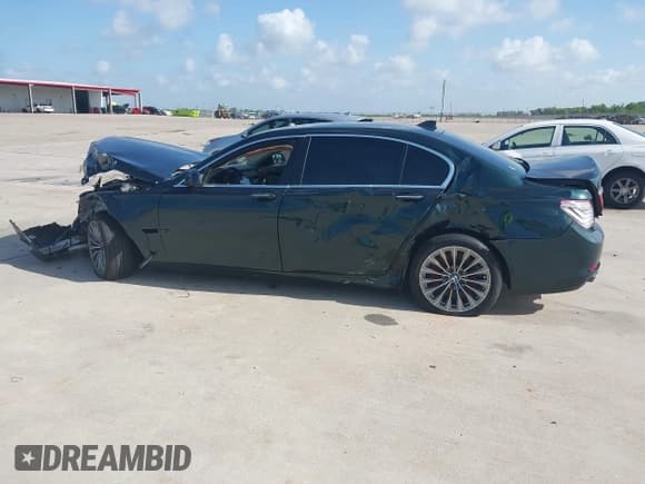 ✅ 2011 BMW 7 Series 750Li • VIN: WBAKB8C56BC852294 • Лот: 42844790. Опубликован ранее на IAAI с пробегом Не указан. Бесплатный доступ к архиву аукционных продаж из США и подробный отчёт об истории автомобиля на DreamBid. Изображение 13.