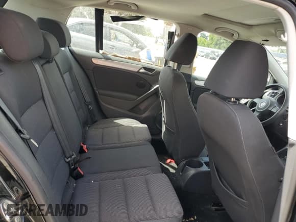 ✅ 2010 Volkswagen Golf • VIN: WVWDB7AJ0AW396506 • Lot: 52881055. Wystawiony na Copart z przebiegiem 157 135 mil. Bezpłatny archiwum sprzedaży aukcyjnych z USA i szczegółowy raport historii pojazdu na DreamBid. Zdjęcie 10.