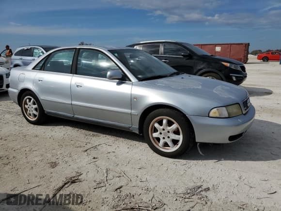 ✅ 1998 Audi A4 • VIN: WAUED28D7WA102408 • Lot: 77905754. Wystawiony na Copart z przebiegiem Nie podano. Bezpłatny archiwum sprzedaży aukcyjnych z USA i szczegółowy raport historii pojazdu na DreamBid. Zdjęcie 4.