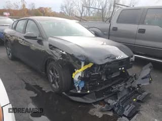 ✅ 2025 Kia K4 LXS • VIN: 3KPFT4DEXSE164574 • Лот: 43559859. Опубликован ранее на IAAI с пробегом 3 764 миль. Бесплатный доступ к архиву аукционных продаж из США и подробный отчёт об истории автомобиля на DreamBid. Изображение 1.