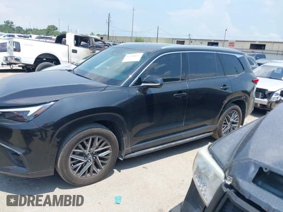 ✅ 2024 Lexus TX 350 • VIN: 5TDAAAA62RS009447 • Lot: 43030837. Wystawiony na IAAI z przebiegiem 19 883 mil. Bezpłatny archiwum sprzedaży aukcyjnych z USA i szczegółowy raport historii pojazdu na DreamBid. Zdjęcie 14.