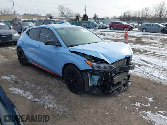 2020 Hyundai Veloster z VIN KMHT36AHXLU004187, wystawiony jako IAAI lot #41602560 z przebiegiem 50 651 mil mil oraz . Historia ofert i sprzedaży dostępna na DreamBid. Obrazek 1.